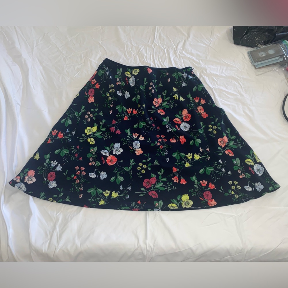 BRAND NEW Floral Skirt 💐🌸